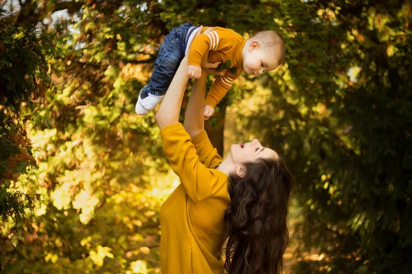 Happy Young Mother Playing Baby Autumn Park Yellow Maple Leaves — Stock Photo, Image