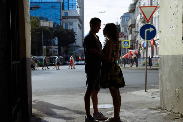 Zwarte Lijnen Van Een Paar Gelukkig Liefdevol Paar Familie Bespioneren — Stockfoto