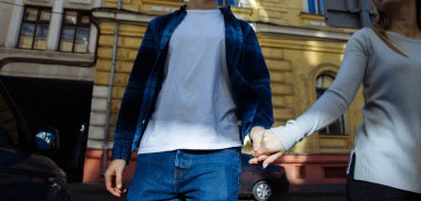 sokakta yürürken elele çift