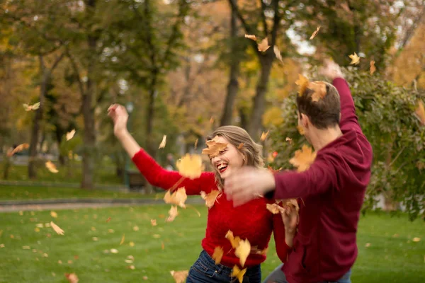 Couple Throws Yellow Leaves Maple Fooling Autumn Date Laughing Having — Stock Photo, Image