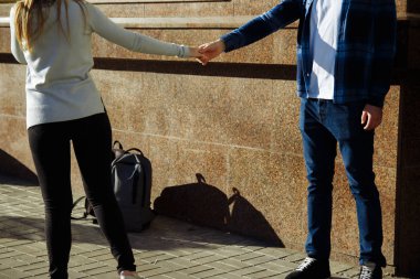 Çift duvar ve sırt çantaları, veda, veda, karşı açık havada sona