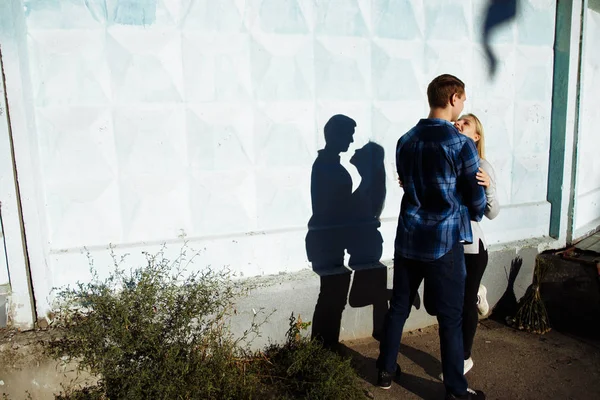 Der Schatten Eines Paares Zwischen Einem Mann Und Einer Frau — Stockfoto