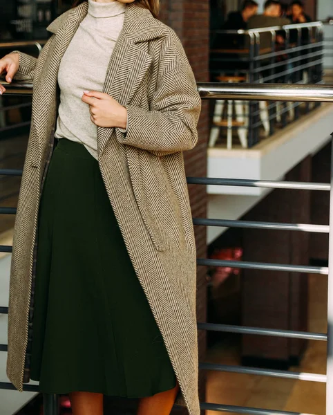 Girl Beige Coat Sweater Green Long Skirt Stands Railing Leaning — Stock Photo, Image