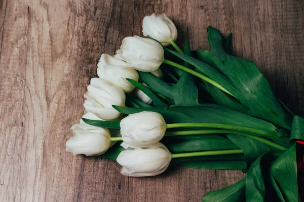Белые Тюльпаны Деревянном Фоне Elebration Весна Представляет Матери Белые Тюльпаны — стоковое фото