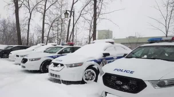 Laval Quebec Canada Februari 2019 Politie Auto Geparkeerd Parkeerplaats Sneeuwstorm — Stockvideo