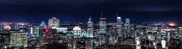 Montreal panorama at sunrise or sunset time with blue sky. Beautiful night clouds over downtown buildings. Amazing town view in the evening. — Stock Photo, Image