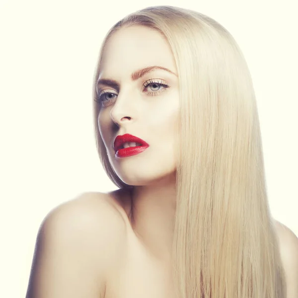 Retrato Mujer Con Moderno Maquillaje Labios Rojos Sobre Fondo Blanco — Foto de Stock