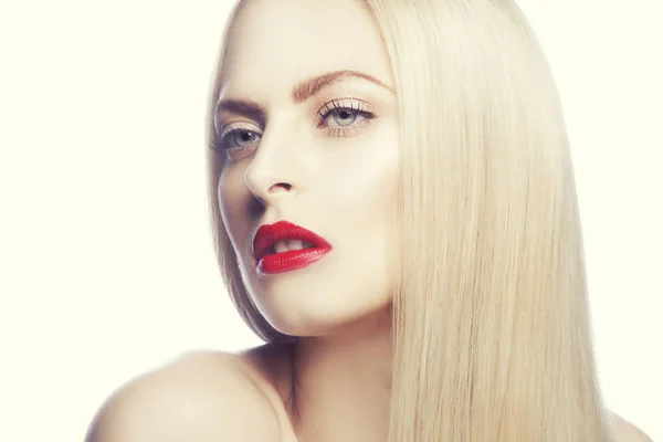 Retrato Mujer Con Moderno Maquillaje Labios Rojos Sobre Fondo Blanco — Foto de Stock