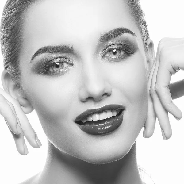 Retrato Mujer Joven Con Labios Vinosos Sobre Fondo Blanco —  Fotos de Stock