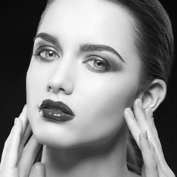 Young Woman Dark Lips Posing Black Background — Stock Photo, Image