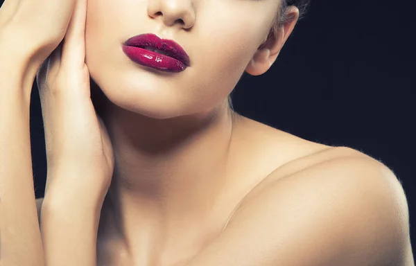 Cropped Portrait Young Woman Vinous Lips Black Background — Stock Photo, Image