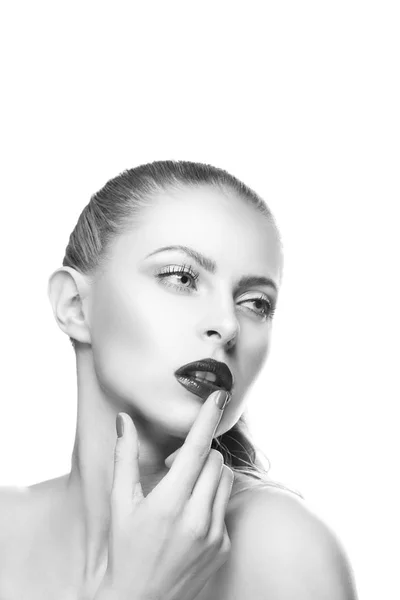 Portret Van Een Vrouw Met Donkere Lippen Nagellak — Stockfoto