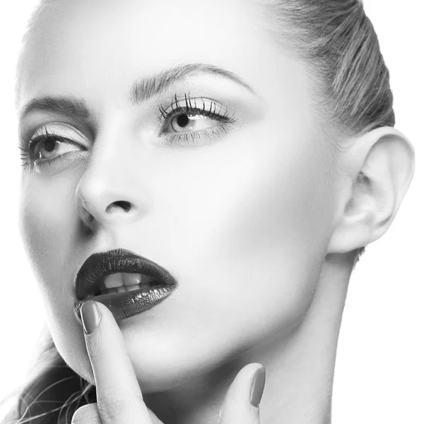 Retrato Mujer Con Labios Oscuros Esmalte Uñas —  Fotos de Stock