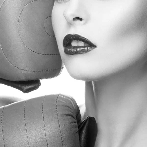 Cropped Portrait Fashion Model Dark Lips Makeup Boxing Gloves White — Stock Photo, Image