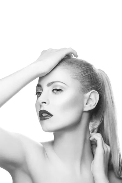 Porträtt Kvinna Med Moderna Makeup Vit Bakgrund — Stockfoto