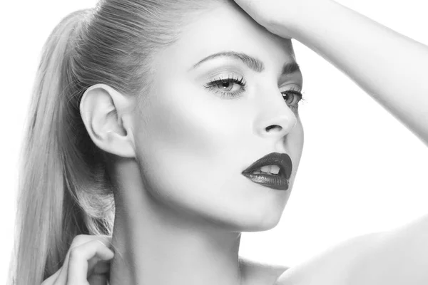 Porträtt Kvinna Med Moderna Makeup Vit Bakgrund — Stockfoto