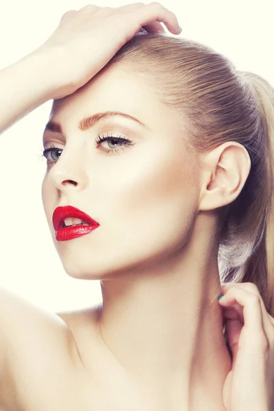 Retrato Mujer Con Maquillaje Moderno Labios Rojos — Foto de Stock