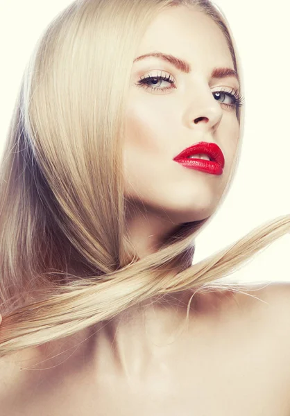 Retrato Mulher Com Maquiagem Moderna Lábios Vermelhos Sobre Fundo Branco — Fotografia de Stock