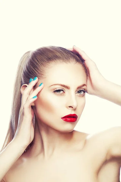 Retrato Mujer Con Labios Rojos Esmalte Uñas Azul — Foto de Stock