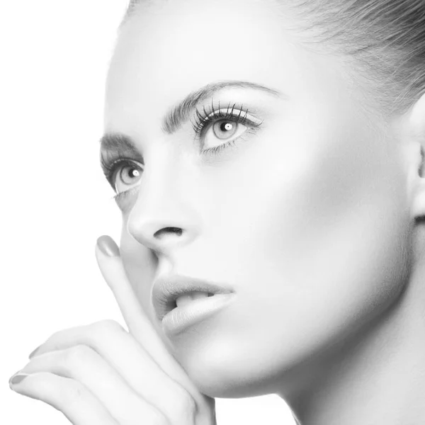 Retrato Mujer Con Maquillaje Natural Esmalte Uñas — Foto de Stock