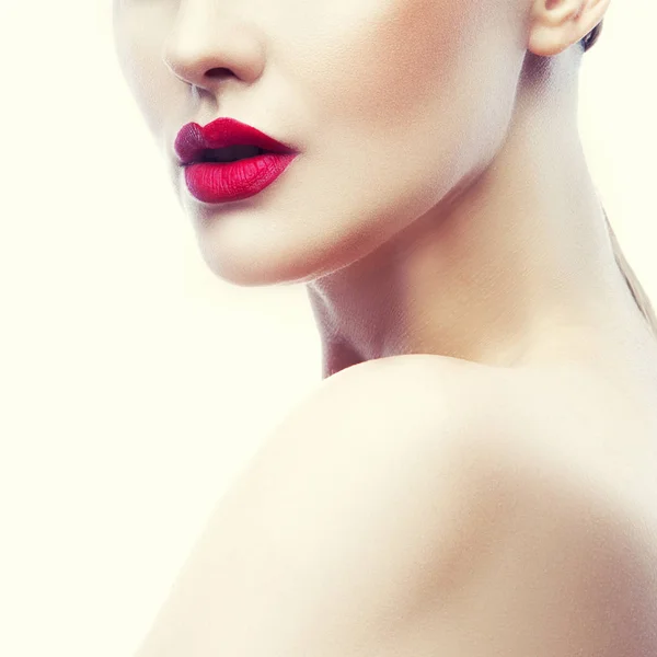 Retrato Recortado Mujer Joven Con Maquillaje Natural Labios Rojos Sobre —  Fotos de Stock