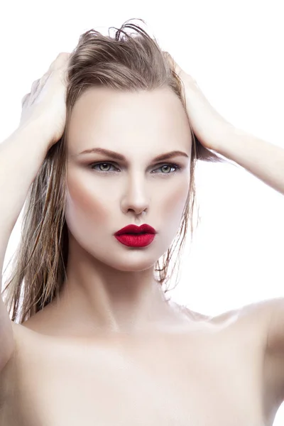 Retrato Mujer Joven Con Maquillaje Natural Labios Rojos Sobre Fondo — Foto de Stock