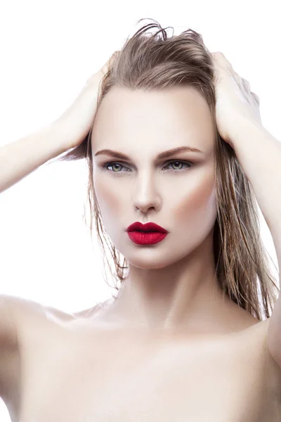 Portret Młodej Kobiety Naturalnego Makijażu Czerwone Usta Białym Tle — Zdjęcie stockowe