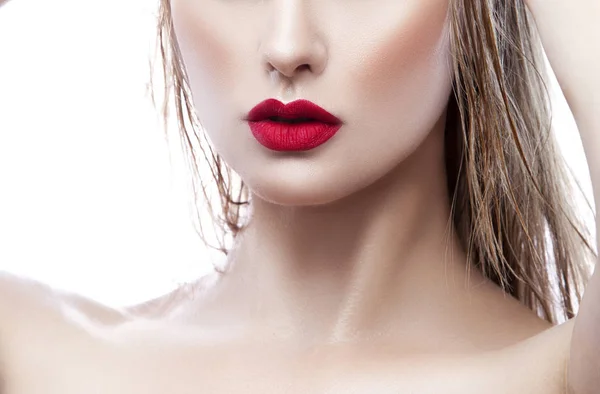 Περικοπεί Πορτρέτο Της Νεαρής Γυναίκας Φυσικό Μακιγιάζ Κόκκινα Χείλη Λευκό — Φωτογραφία Αρχείου