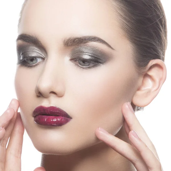 Retrato Mujer Joven Con Labios Oscuros Sobre Fondo Blanco — Foto de Stock