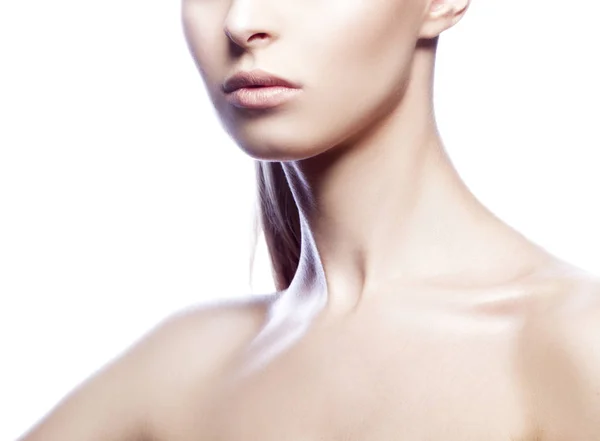Retrato Recortado Mujer Con Maquillaje Natural Aislado Sobre Fondo Blanco — Foto de Stock