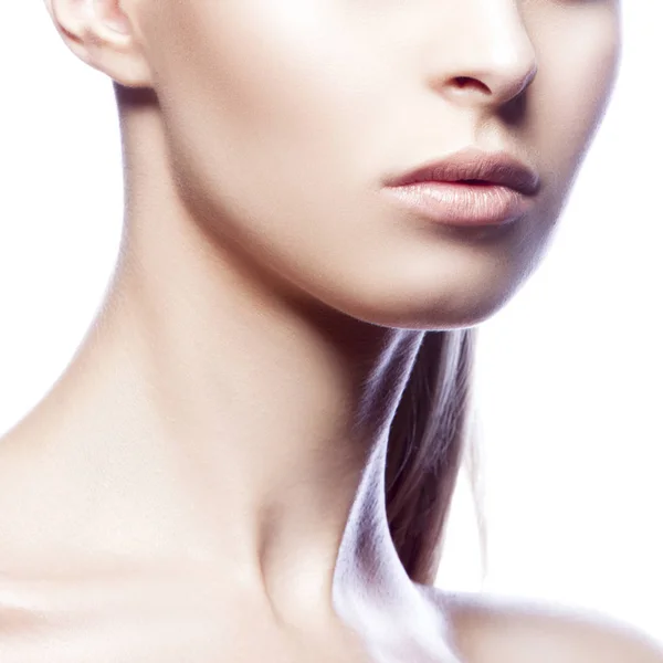 Przycięte Portret Kobiety Naturalny Makijaż Białym Tle — Zdjęcie stockowe