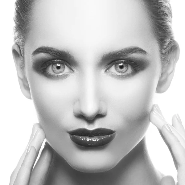 Potret Wanita Muda Dengan Bibir Gelap Latar Belakang Putih — Stok Foto