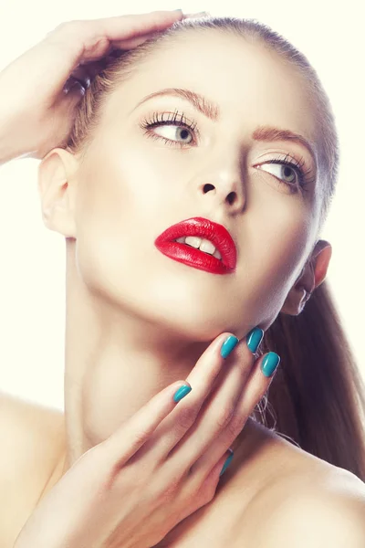 Retrato Mujer Con Labios Rojos Esmalte Uñas Azul — Foto de Stock