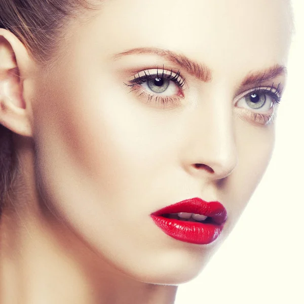 Retrato Mujer Con Maquillaje Moderno Labios Rojos — Foto de Stock