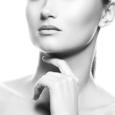 Doğal makyaj kadınla kısmi görünümünü beyaz arka plan üzerinde