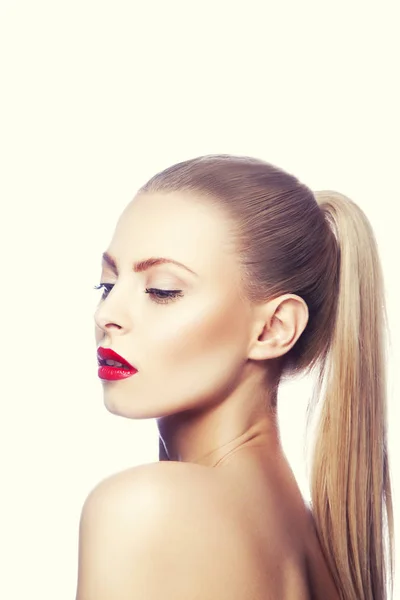 Portret Van Een Vrouw Met Moderne Rode Lippen Make — Stockfoto