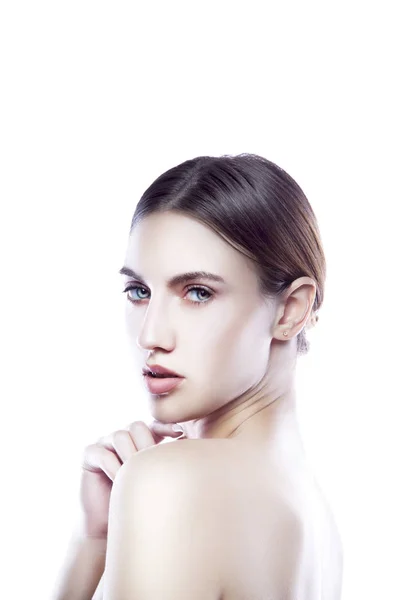 Portret Van Een Jonge Vrouw Met Natuurlijke Make Witte Achtergrond — Stockfoto