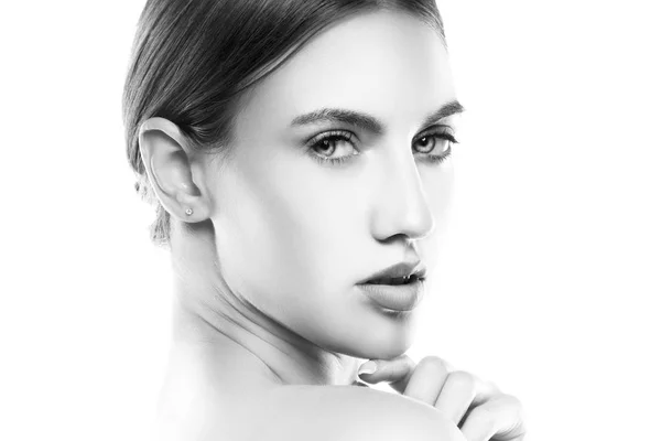 白い背景の自然化粧品を持つ若い女性の肖像画 — ストック写真