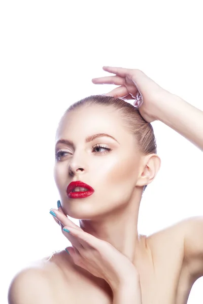 Retrato Mulher Com Lábios Vermelhos Esmalte Azul — Fotografia de Stock