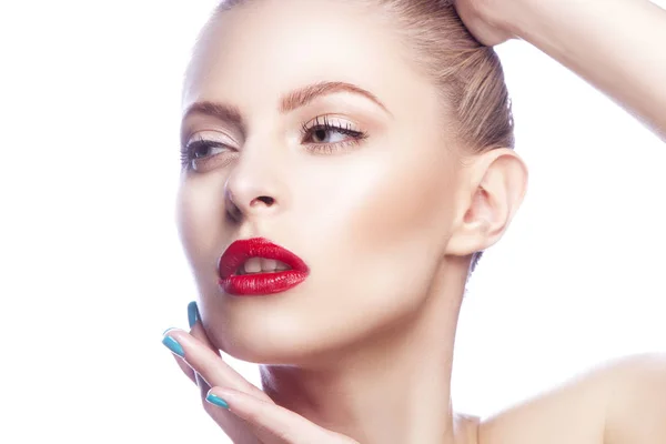 Retrato Mujer Con Labios Rojos Esmalte Uñas Azul —  Fotos de Stock