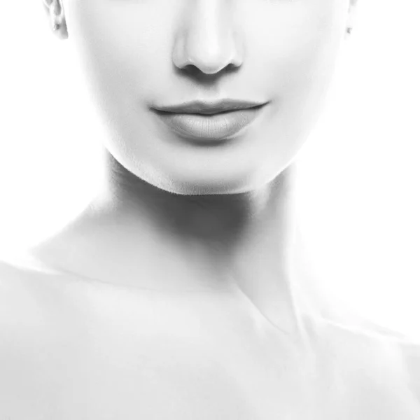 Teilansicht Des Weiblichen Gesichts Mit Natürlichem Make Auf Weißem Hintergrund — Stockfoto