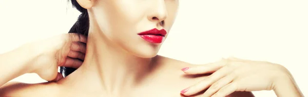 モダンな赤い唇メイクと女性の肖像画の部分的なビュー — ストック写真