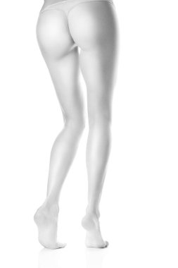 Beyaz arka planda minik bikini külotlu kadının arka görünümü 