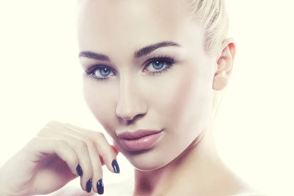 Retrato Mujer Joven Con Maquillaje Natural Con Mirada Tierna Sobre —  Fotos de Stock