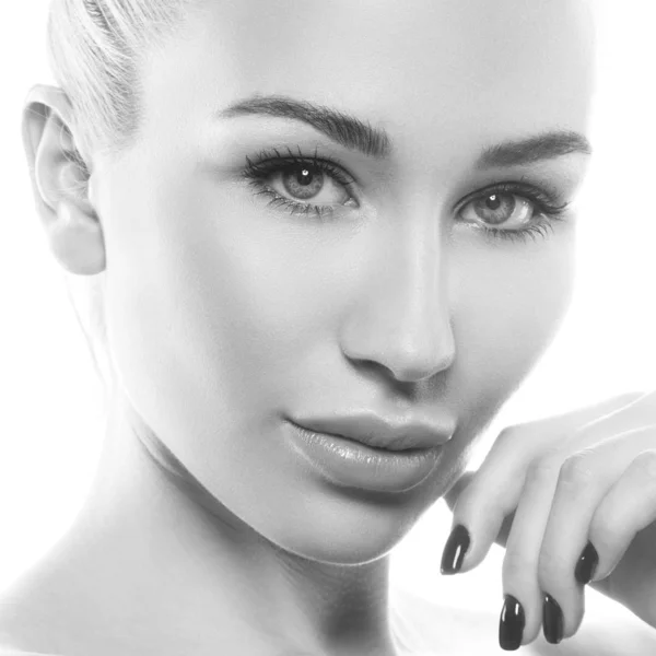 Portret Młodej Kobiety Naturalnego Makijażu Przetargu Spojrzenie Białym Tle — Zdjęcie stockowe