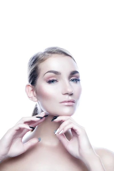Retrato Mujer Joven Elegante Con Maquillaje Natural Sobre Fondo Blanco —  Fotos de Stock