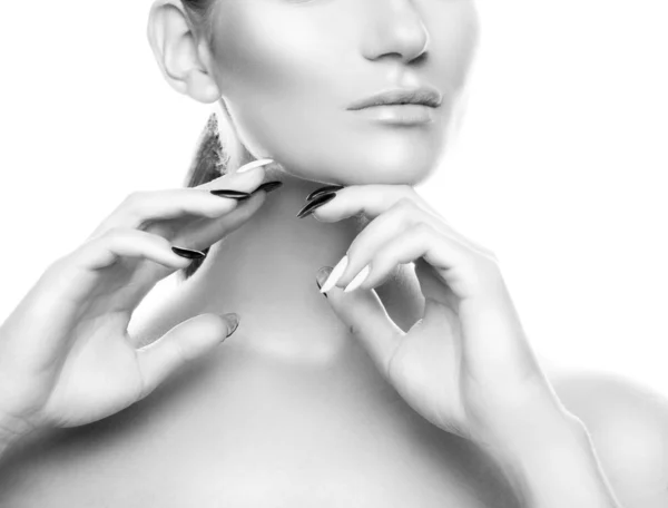 Fechar Vista Retrato Jovem Mulher Com Maquiagem Nua Elegante Esmalte — Fotografia de Stock
