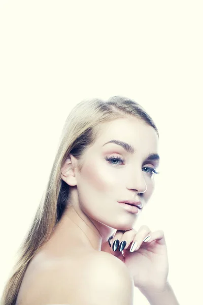 Retrato Mujer Joven Elegante Con Maquillaje Natural Sobre Fondo Blanco —  Fotos de Stock