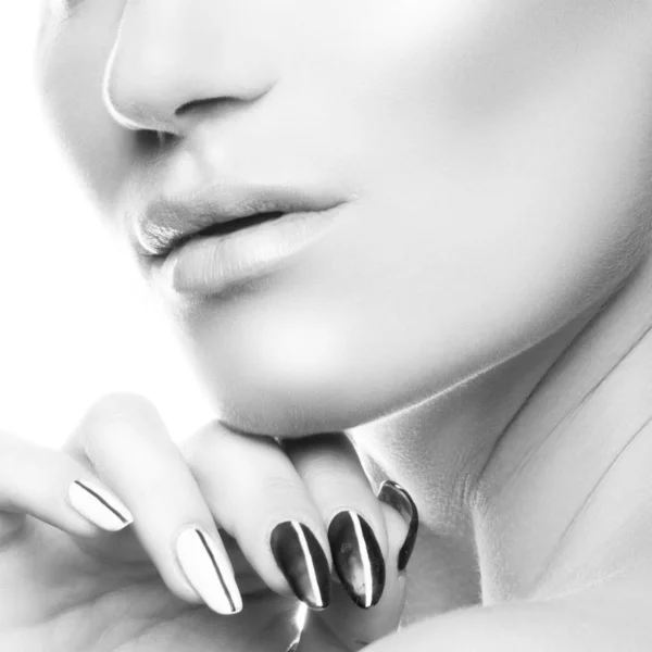 Close View Portrait Young Woman Nude Makeup Stylish Nail Polish — Stock Photo, Image