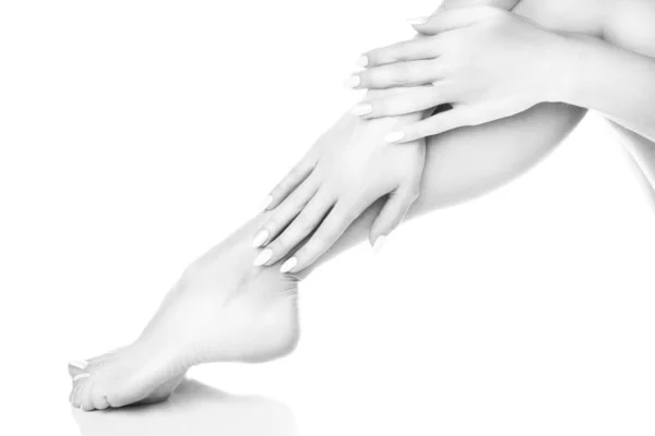 Κλείστε Την Προβολή Του Γυναικειο Πόδι Σταθερά Λευκό Μανικιούρ Άσπρο — Φωτογραφία Αρχείου